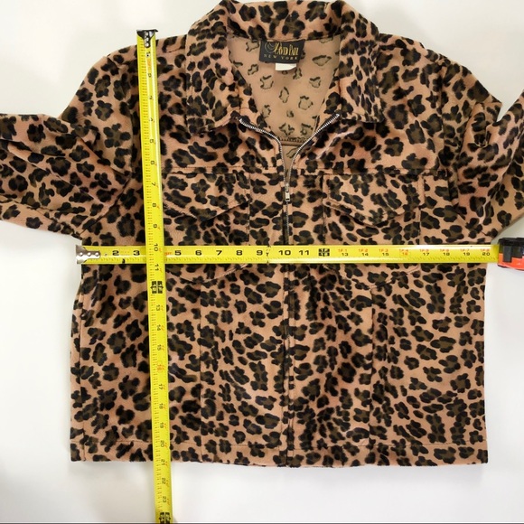 David Paul Leopard Print Zip Front Top or Jacket - Picture 5 of 8